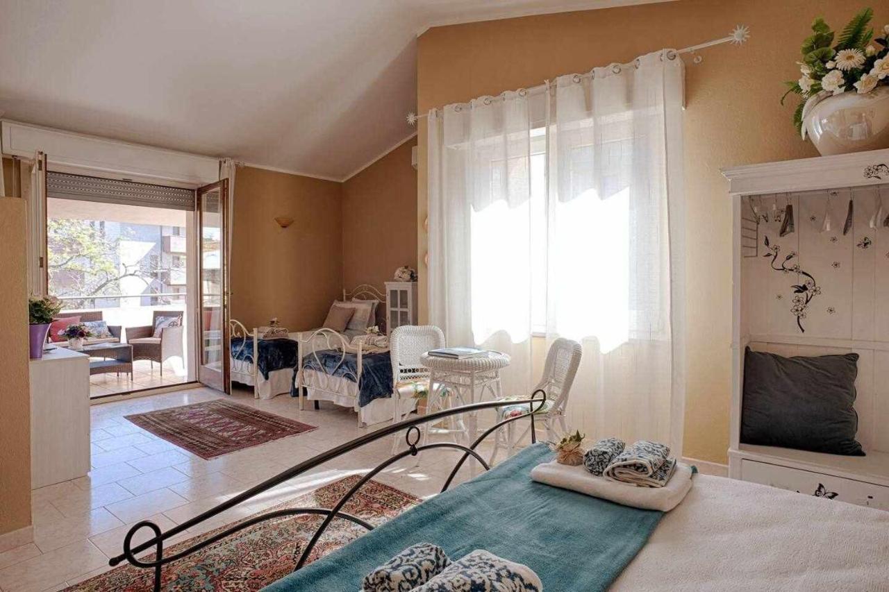 Elegante Villa Lu Centro Citta Con Parcheggio Cagliari Kültér fotó