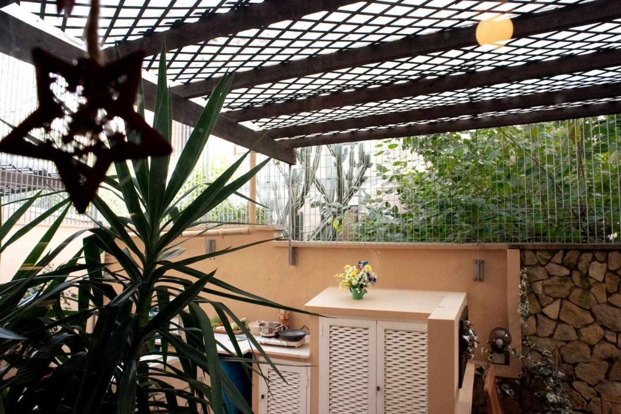 Elegante Villa Lu Centro Citta Con Parcheggio Cagliari Kültér fotó