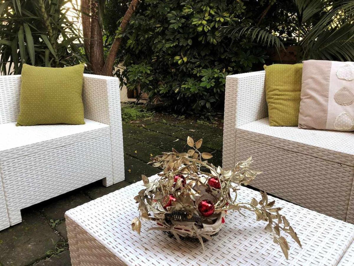Elegante Villa Lu Centro Citta Con Parcheggio Cagliari Szoba fotó